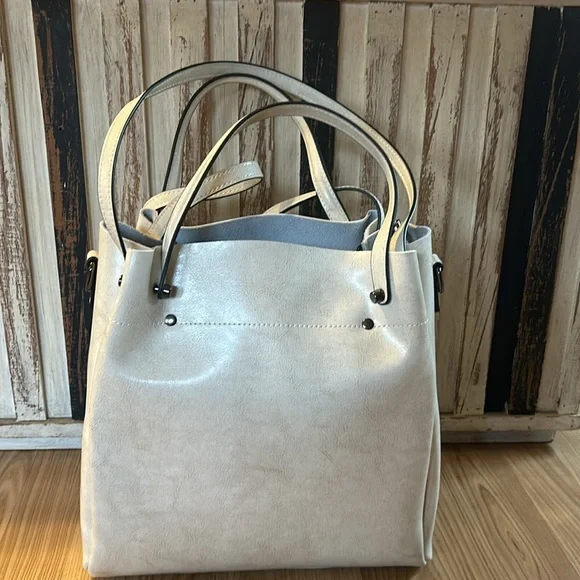 Brand New Pocketbook - Picture 4 of 10